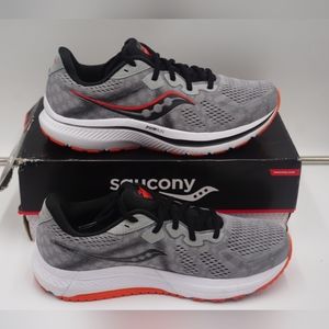 SOLD!!! SAUCONY OMNI 20